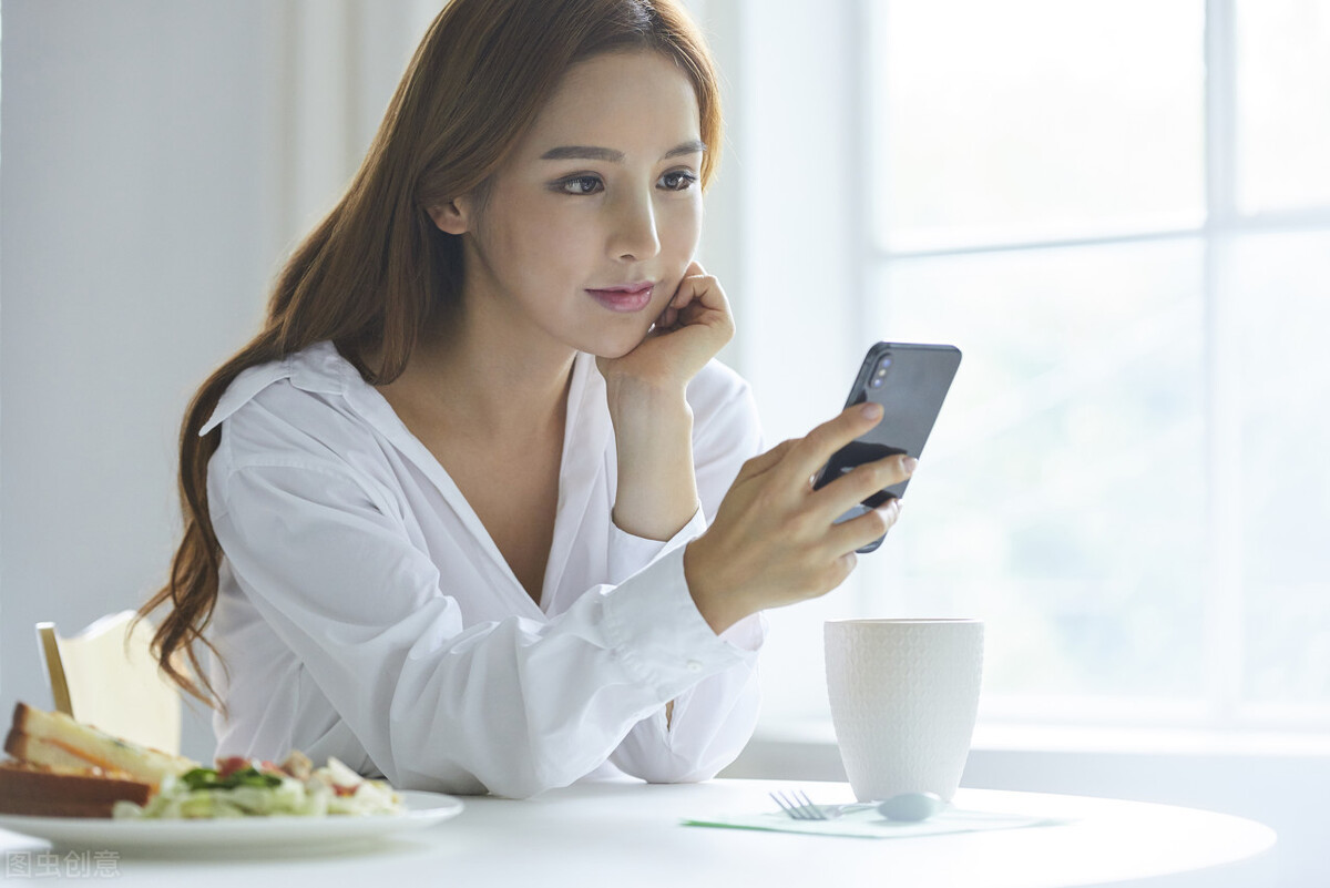 一个女孩子不接你电话怎么回事